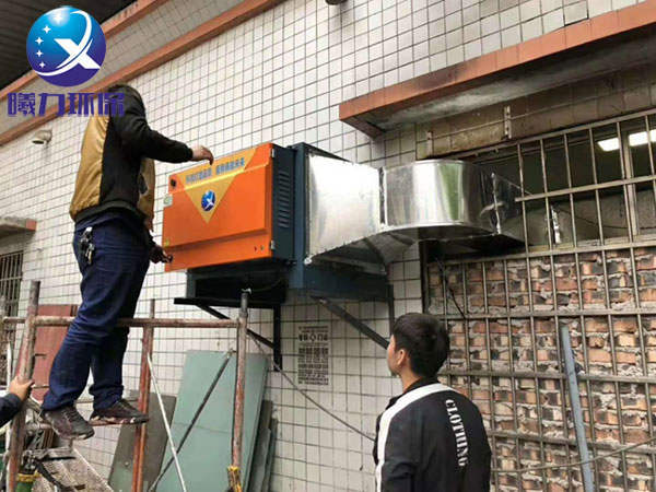 装了uv光解除味净化器后,油烟特被少